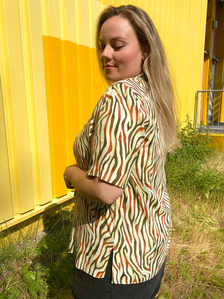 UK16 Colourful zebra viscose shirt 90's